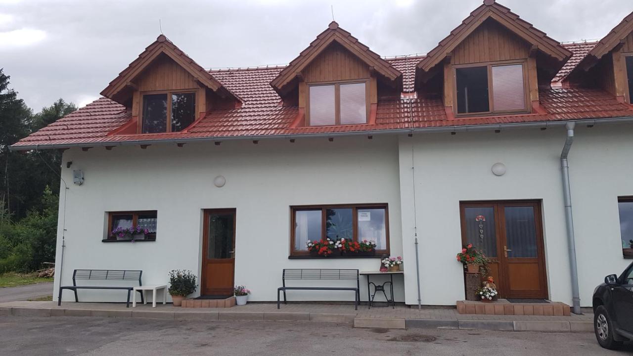 Na Samote U Lesa -rasovna