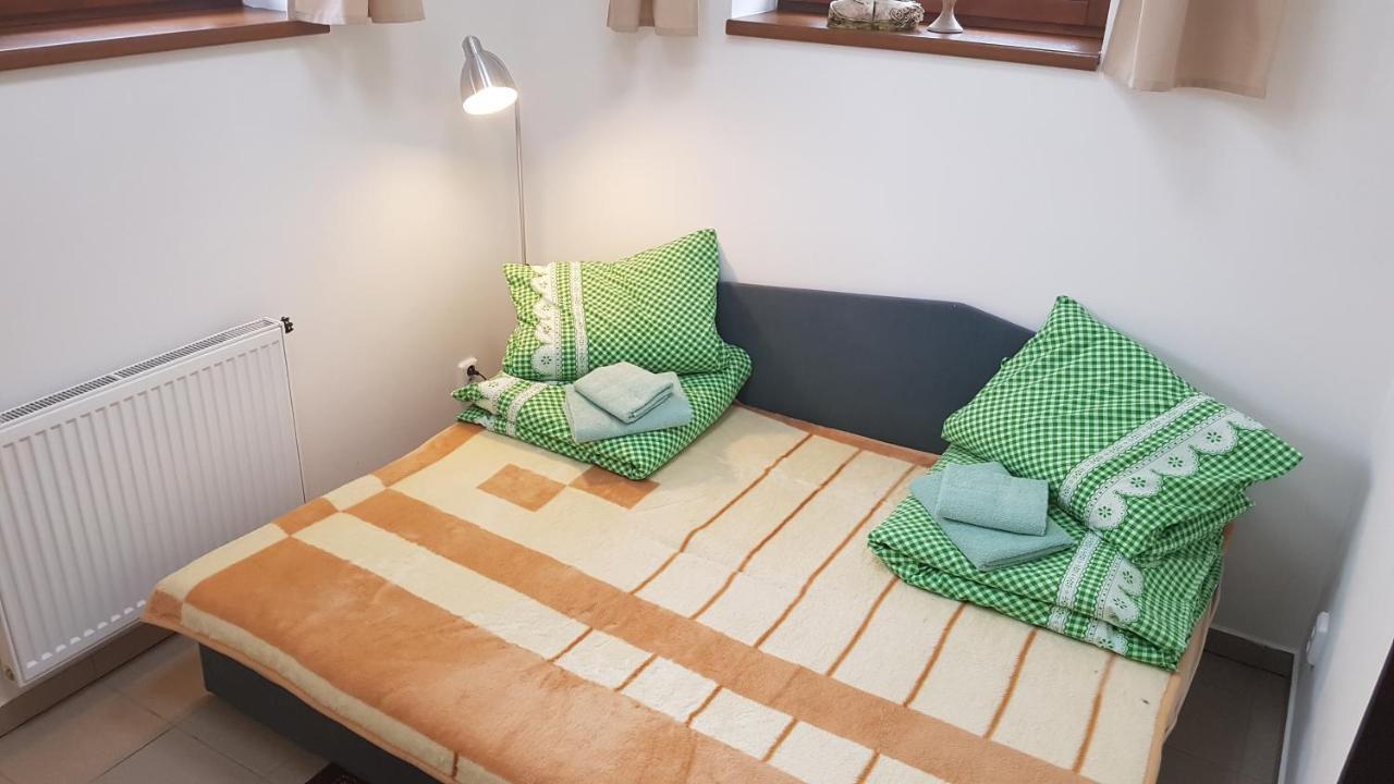Na Samote U Lesa -rasovna Msecke Zehrovice