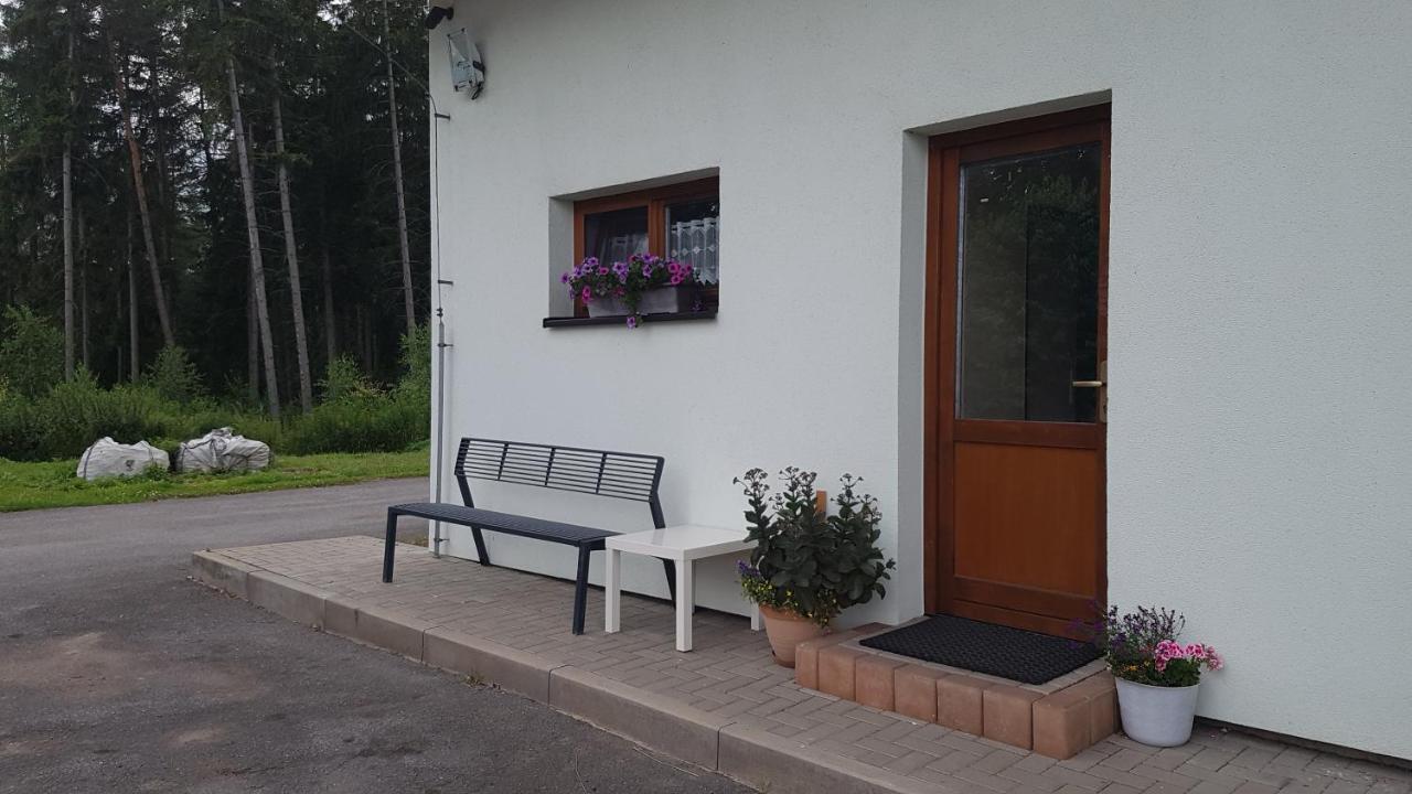 Na Samote U Lesa -rasovna Msecke Zehrovice